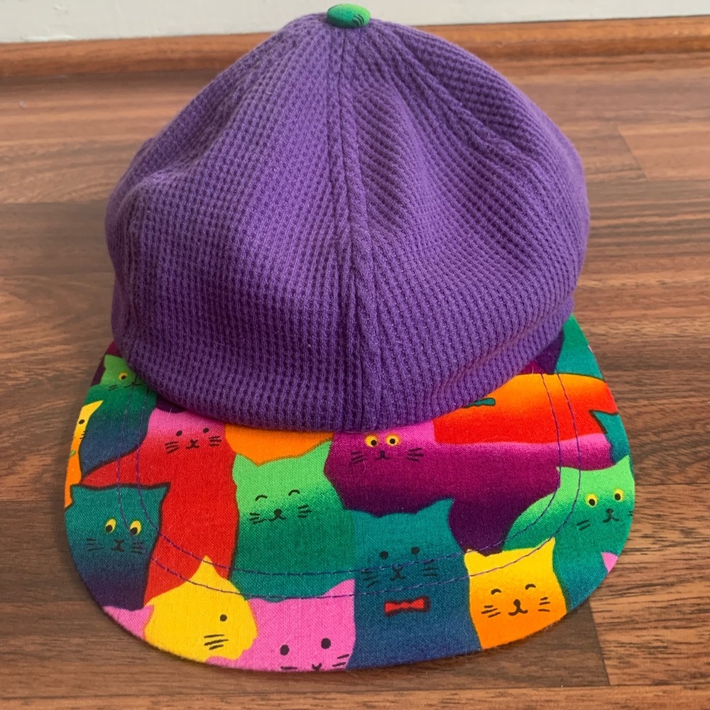 Accessory Lady hat purple with colorful cats on bill RN90615
